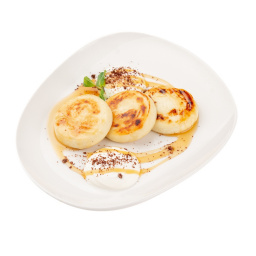 Сырники со сметаной и карамелью